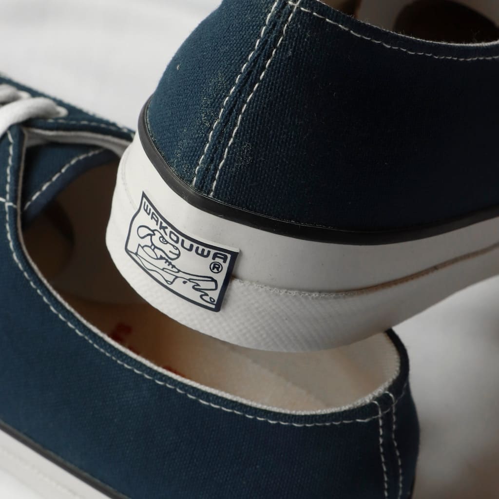 WAKOUWA LOW CUT - NAVY CANVAS - WHITE SOLE