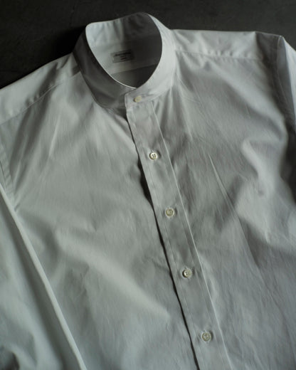 BAND COLLAR SHIRT - COTTON POPLIN - WHITE & BLUE