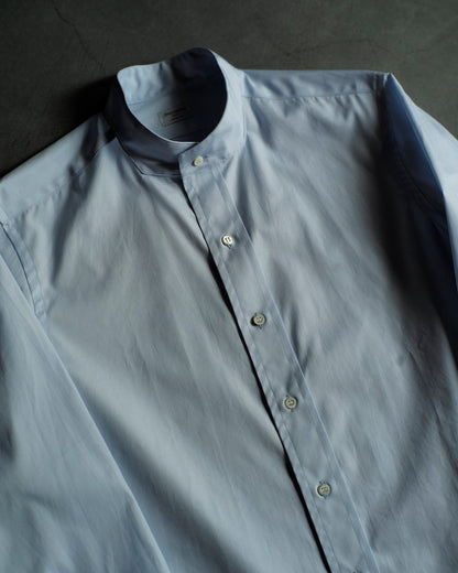 BAND COLLAR SHIRT - COTTON POPLIN - WHITE & BLUE