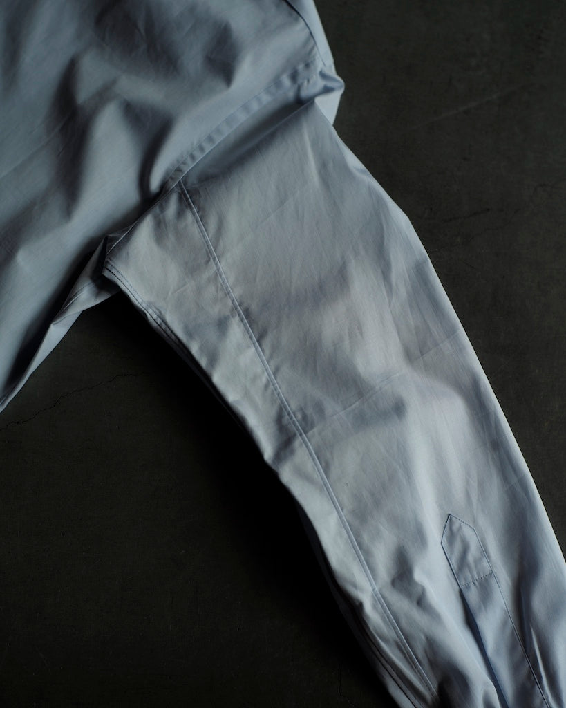 BAND COLLAR SHIRT - COTTON POPLIN - WHITE & BLUE