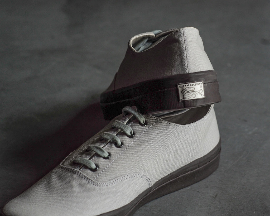 WAKOUWA LOW CUT SAPPORO LIMITED - SWIM GREY CANVAS - BROWN SOLE