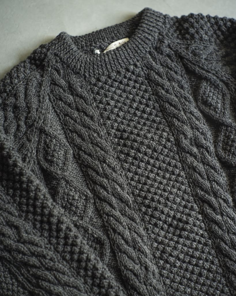 ATHENA DESGIN for ANATOMICA - ARAN CREW NECK SWEATER - WHITE & GREY