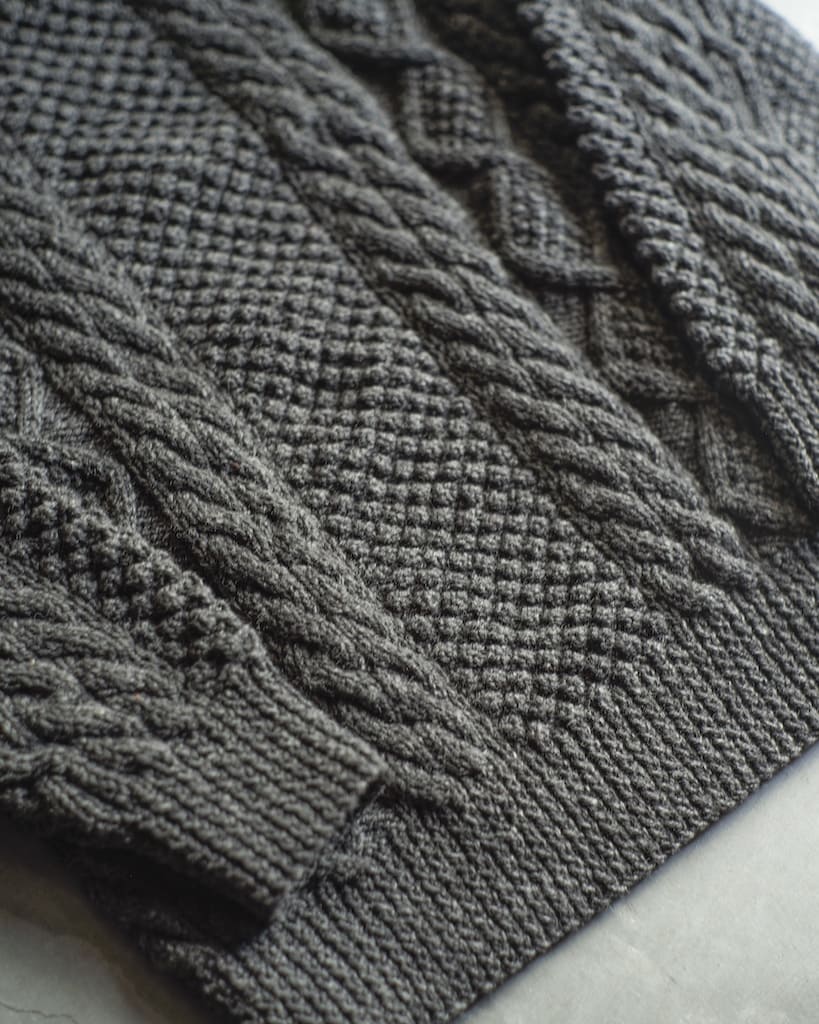 ATHENA DESGIN for ANATOMICA - ARAN CREW NECK SWEATER - WHITE & GREY