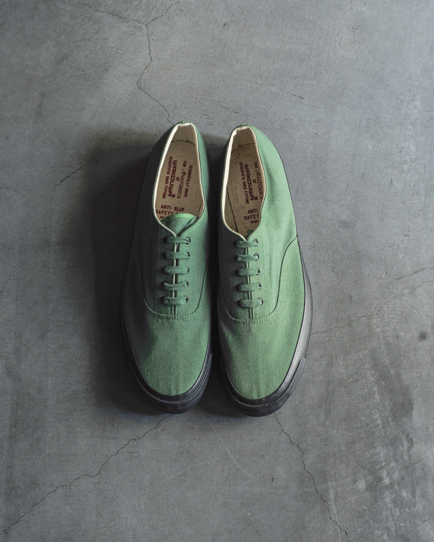 WAKOUWA LOW CUT - GREEN CANVAS - BLACK SOLE