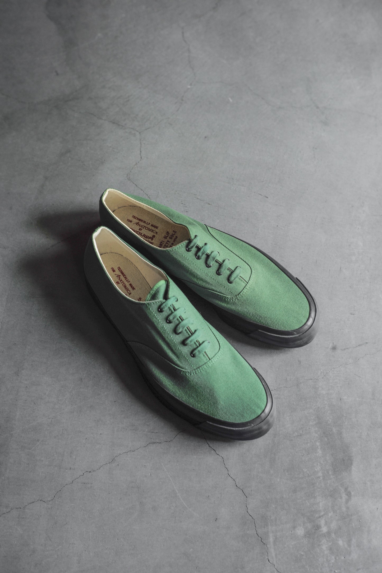 WAKOUWA LOW CUT - GREEN CANVAS - BLACK SOLE